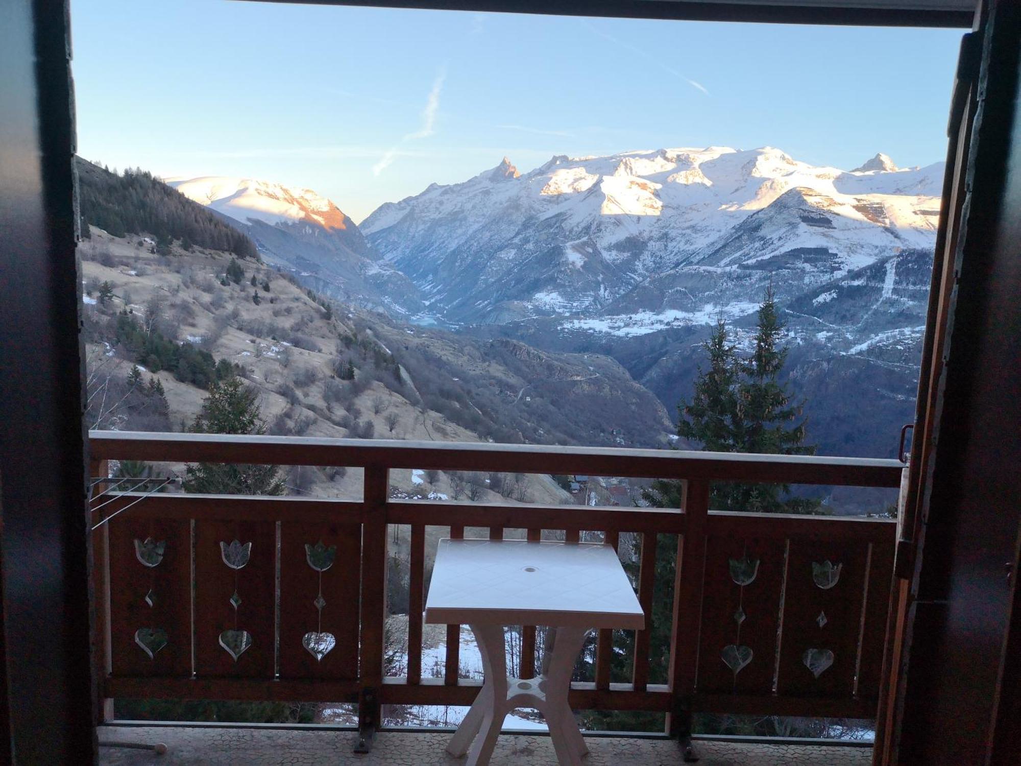 Studio coin montagne à Auris en Oisans avec vue magnifique Esterno foto